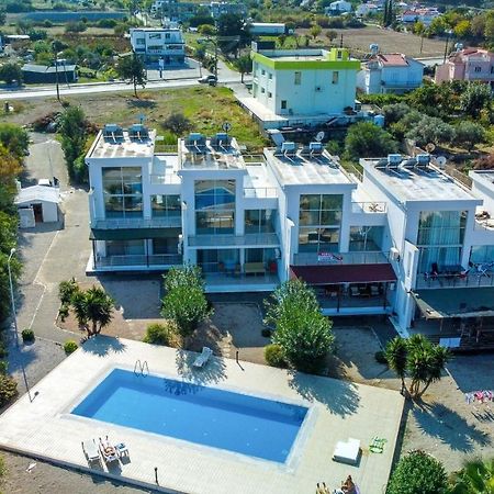 Spacious Three-Bedroom Apartment With Sea View A3 키레니아 외부 사진
