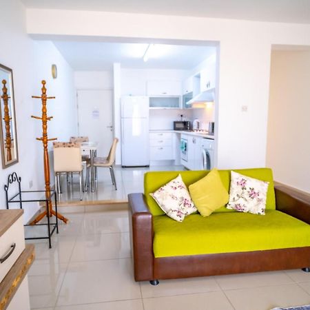 Spacious Three-Bedroom Apartment With Sea View A3 키레니아 외부 사진