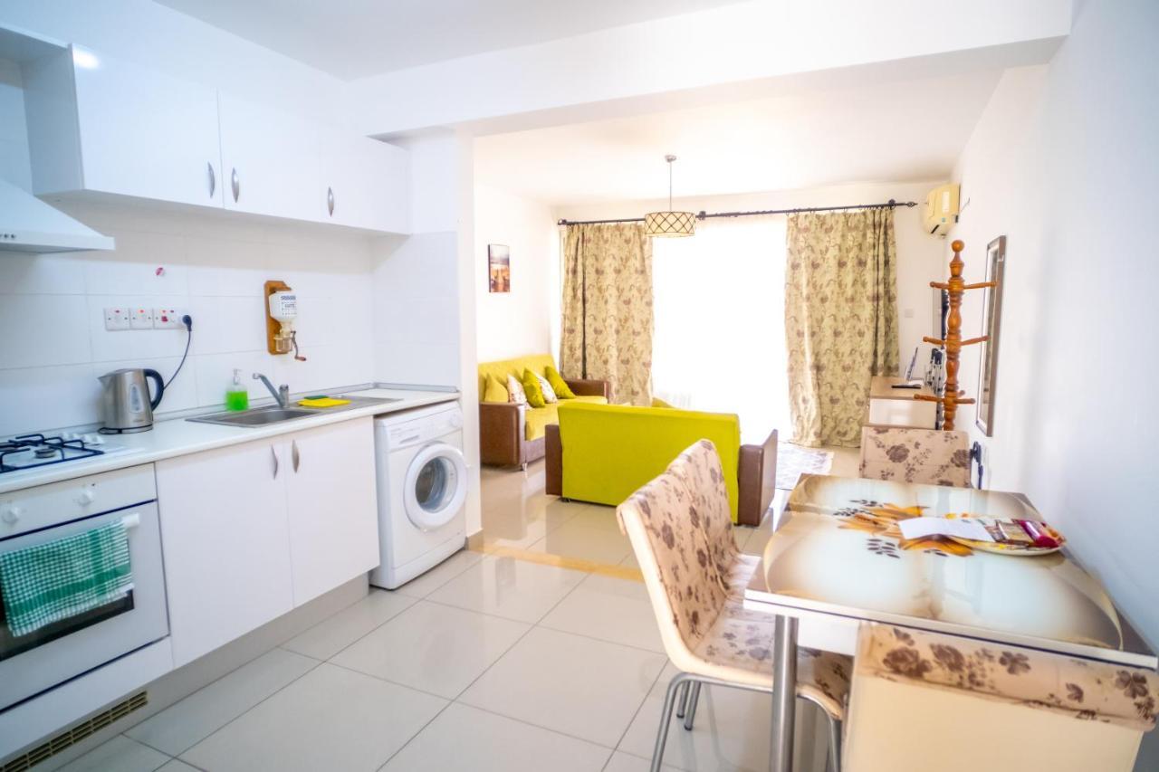 Spacious Three-Bedroom Apartment With Sea View A3 키레니아 외부 사진