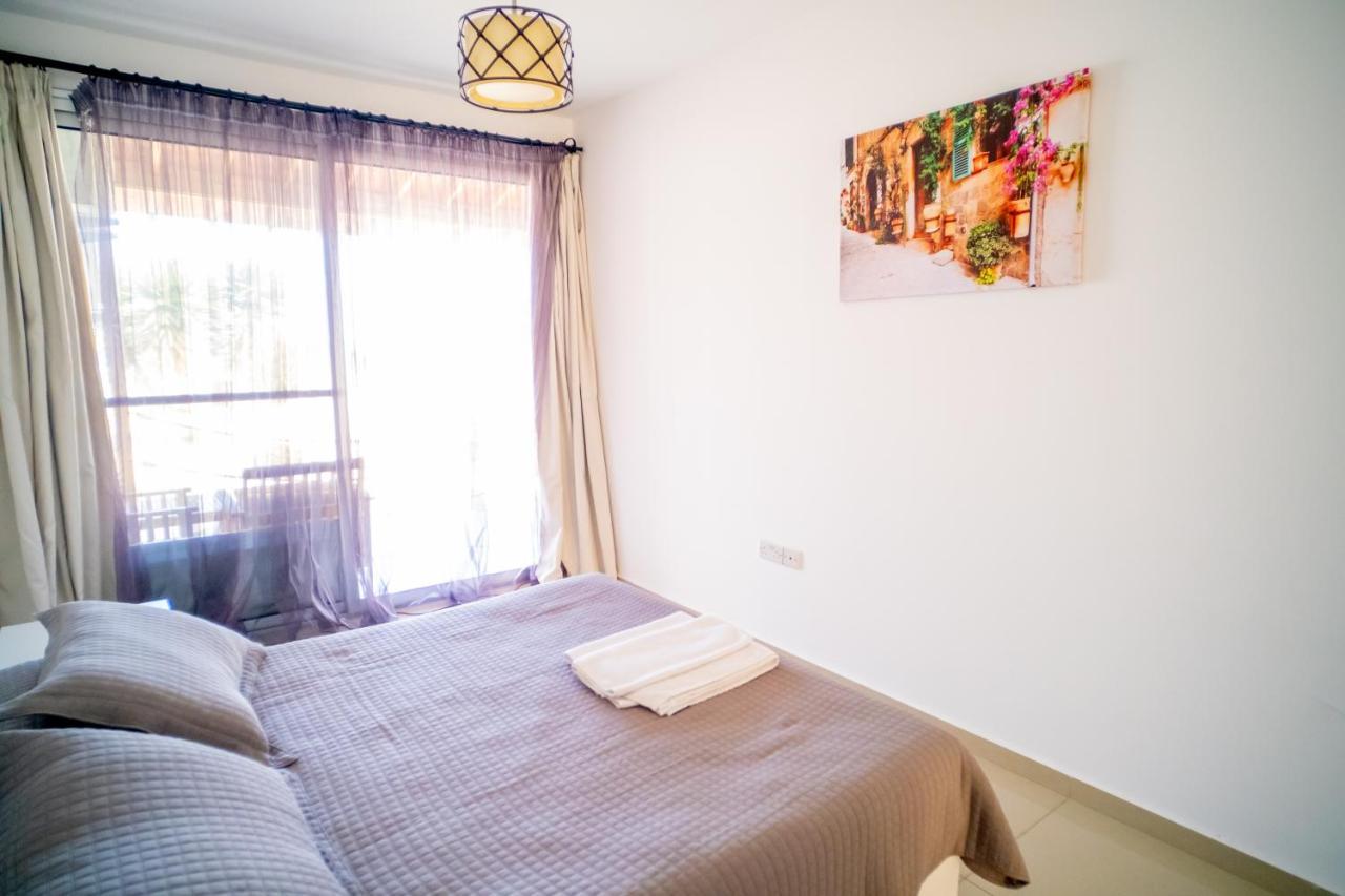 Spacious Three-Bedroom Apartment With Sea View A3 키레니아 외부 사진