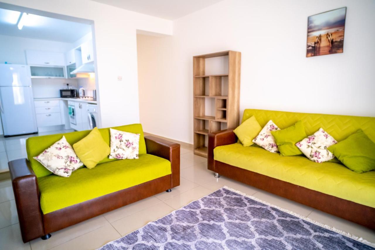 Spacious Three-Bedroom Apartment With Sea View A3 키레니아 외부 사진