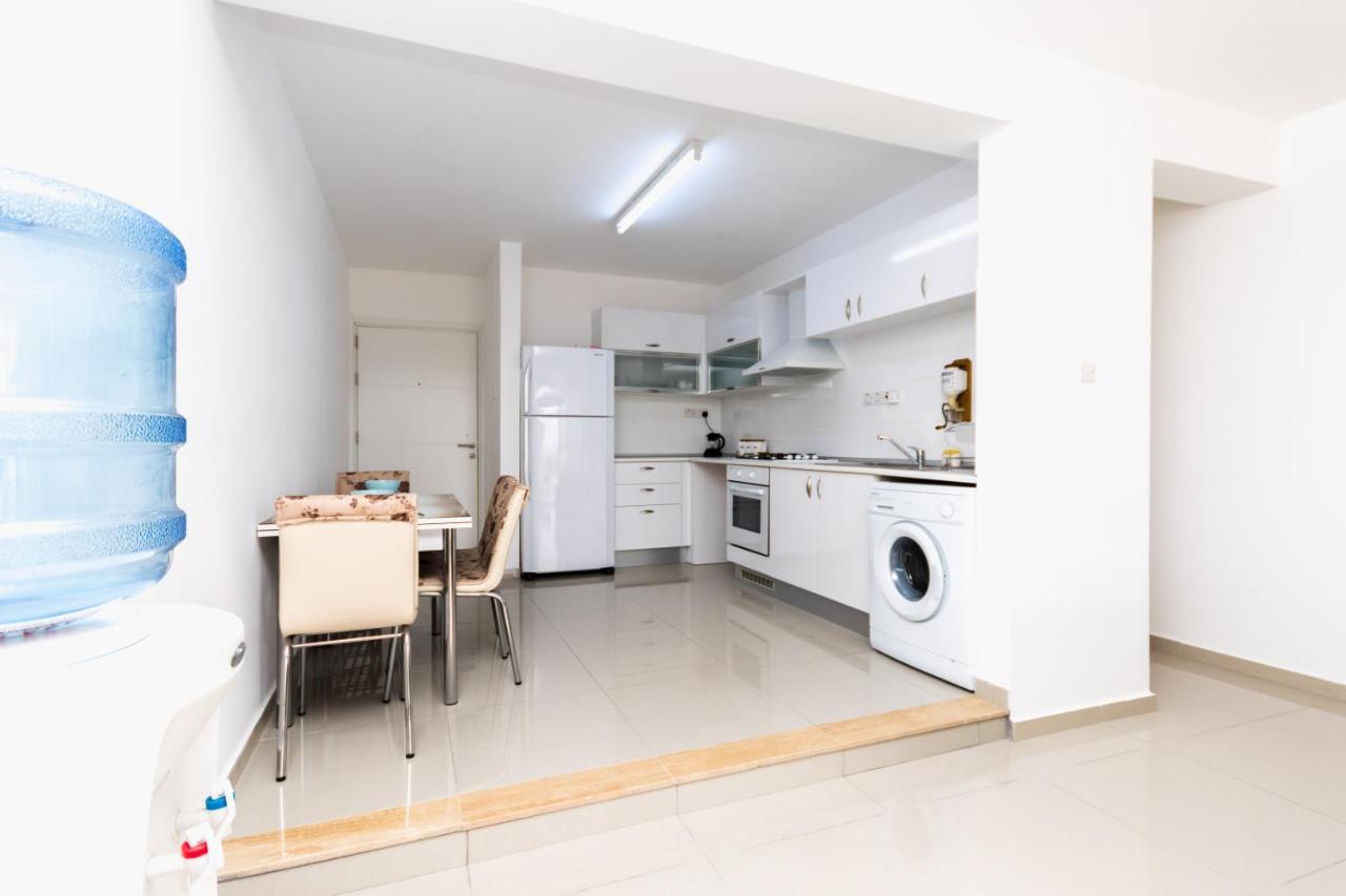 Spacious Three-Bedroom Apartment With Sea View A3 키레니아 외부 사진