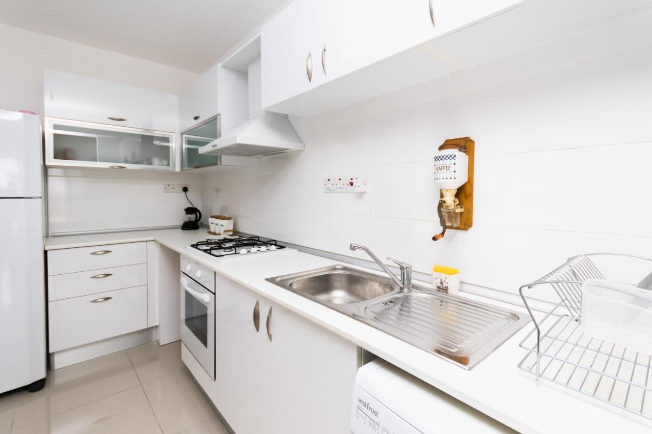 Spacious Three-Bedroom Apartment With Sea View A3 키레니아 외부 사진